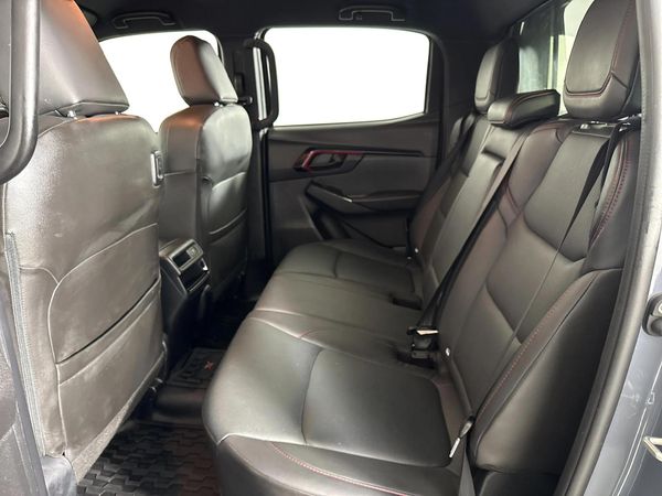 2025-Isuzu-D-Max-19-DDI-HR-X-Rider-Auto-Double-Cab image:3
