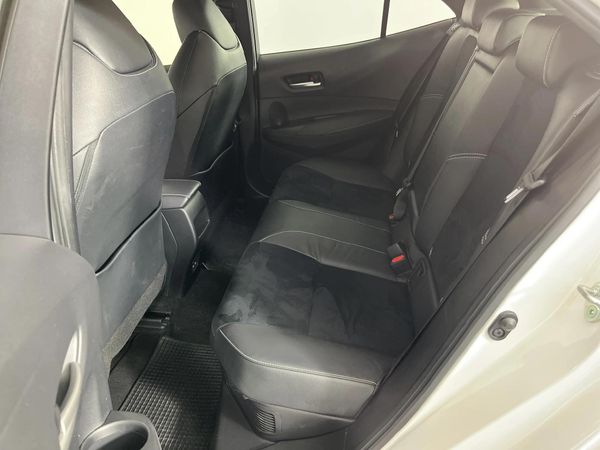 2023-Toyota-Corolla-18-XR-Hybrid-Auto-5-dr image:3