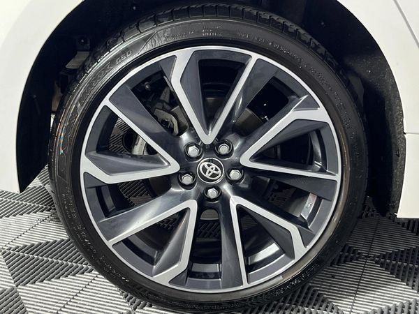 2023-Toyota-Corolla-18-XR-Hybrid-Auto-5-dr image:7