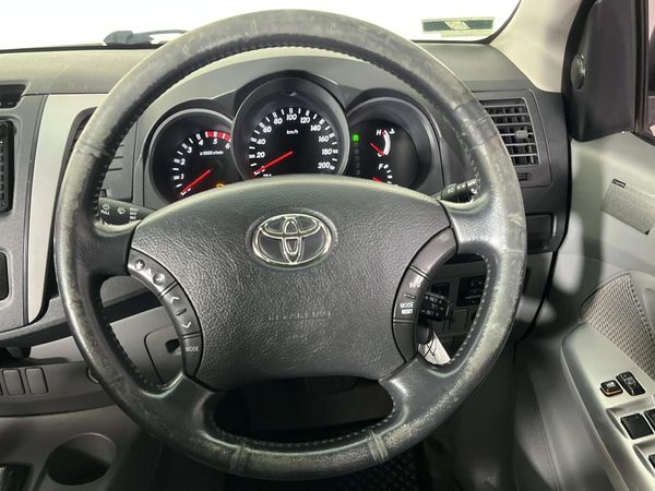 2011-Toyota-Hilux-30-D-4D-Raider-4x4-Auto-Double-Cab image:10