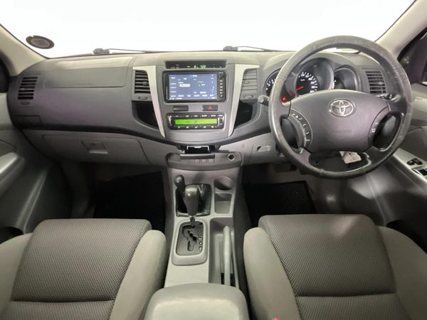 2011-Toyota-Hilux-30-D-4D-Raider-4x4-Auto-Double-Cab image:1