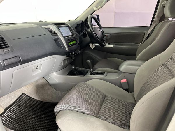 2011-Toyota-Hilux-30-D-4D-Raider-4x4-Auto-Double-Cab image:7