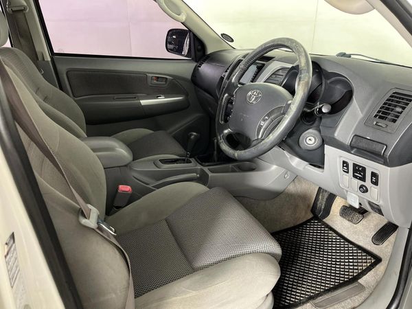 2011-Toyota-Hilux-30-D-4D-Raider-4x4-Auto-Double-Cab image:8
