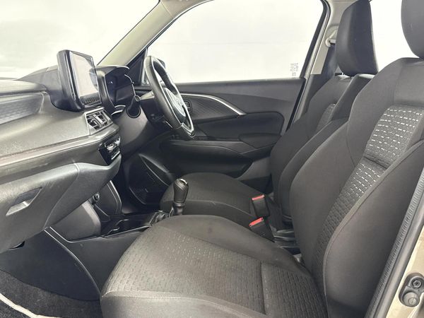 2025-Suzuki-Swift-12-GLX image:8