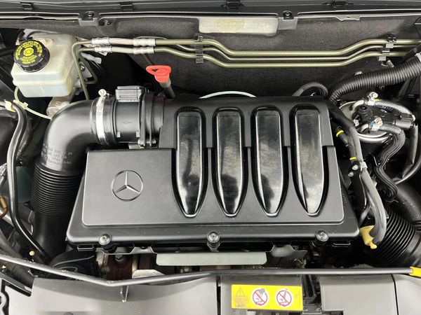 2012-Mercedes-Benz-A-Class-A-180-CDI-Avantgarde-Auto image:12