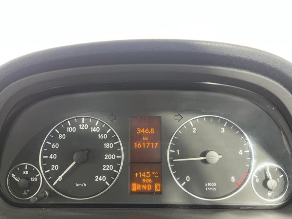 2012-Mercedes-Benz-A-Class-A-180-CDI-Avantgarde-Auto image:2