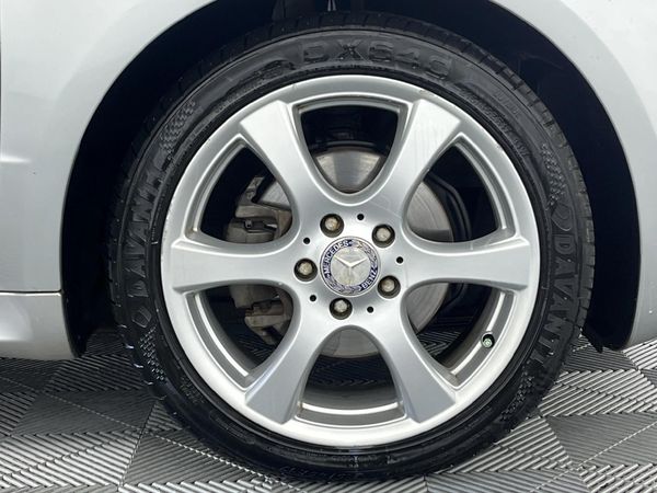 2012-Mercedes-Benz-A-Class-A-180-CDI-Avantgarde-Auto image:5