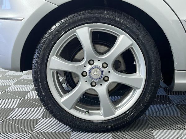 2012-Mercedes-Benz-A-Class-A-180-CDI-Avantgarde-Auto image:7