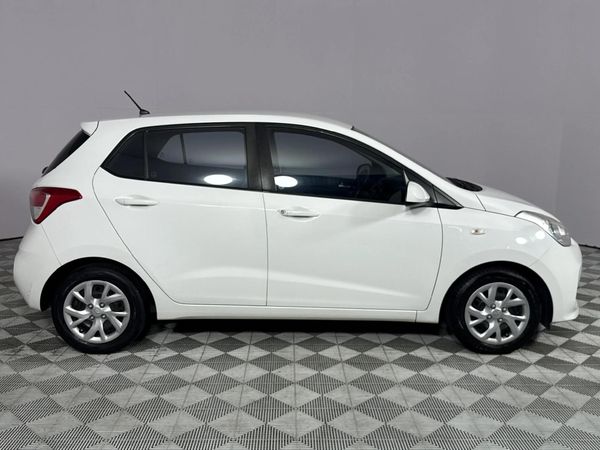 2018-Hyundai-Grand-i10-10-Motion image:17