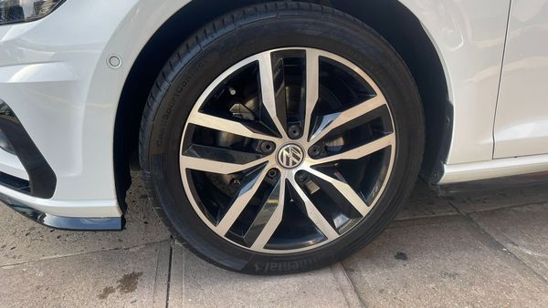 2019-Volkswagen-Golf-VII-14-TSI-Comfortline-Auto image:4