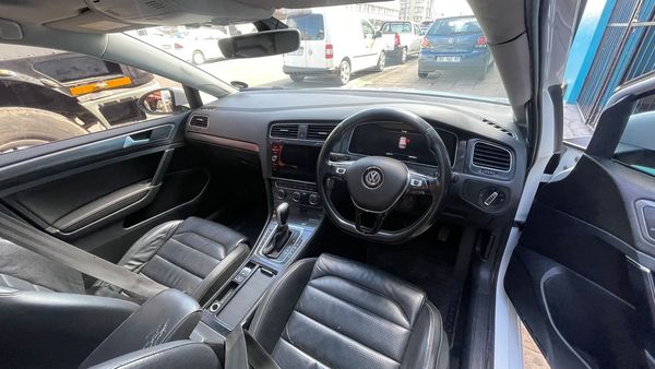 2019-Volkswagen-Golf-VII-14-TSI-Comfortline-Auto image:7