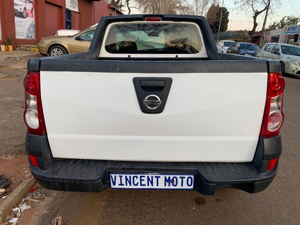 2019-Nissan-NP200-16-AC-Safety-Pack image:9