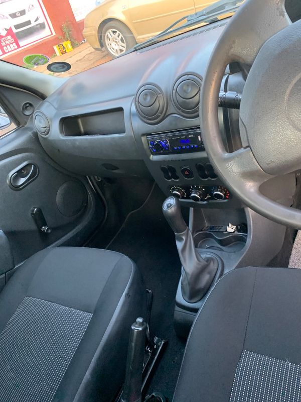 2019-Nissan-NP200-16-AC-Safety-Pack image:17