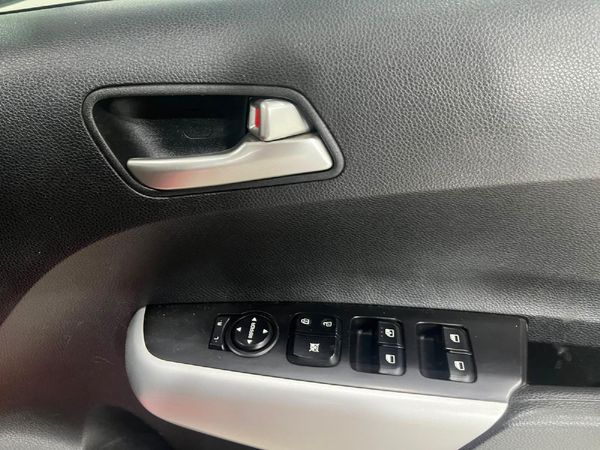2022-Kia-Picanto-10-Street-Auto image:15