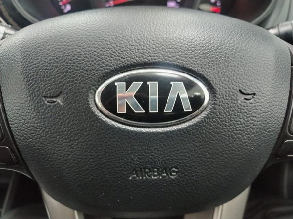 2017-Kia-Rio-12-5-dr image:11