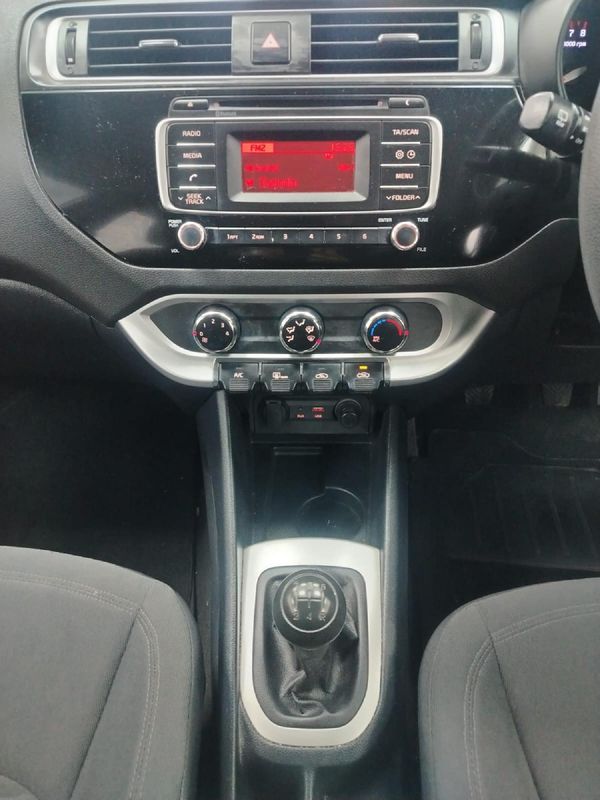 2017-Kia-Rio-12-5-dr image:14