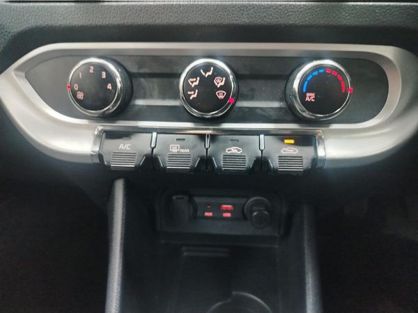 2017-Kia-Rio-12-5-dr image:18