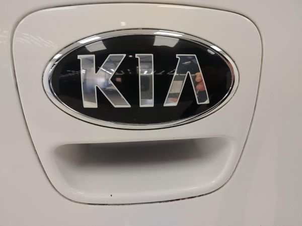 2017-Kia-Rio-12-5-dr image:22