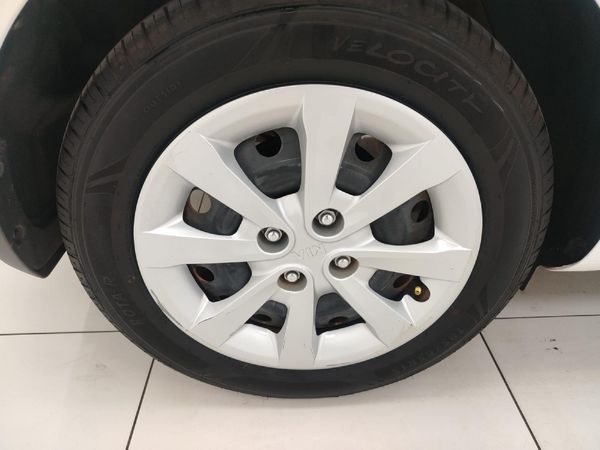 2017-Kia-Rio-12-5-dr image:5