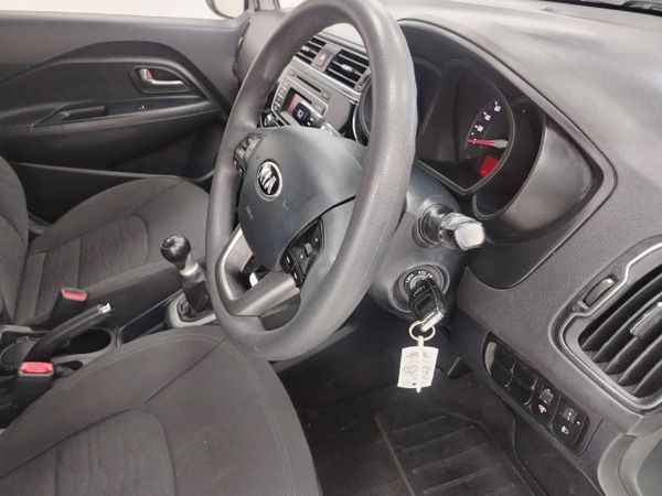 2017-Kia-Rio-12-5-dr image:8