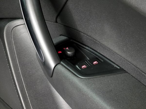 2015-Audi-A1-14-TFSI-3-dr-Attraction-Auto image:21