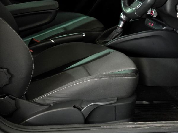 2015-Audi-A1-14-TFSI-3-dr-Attraction-Auto image:23