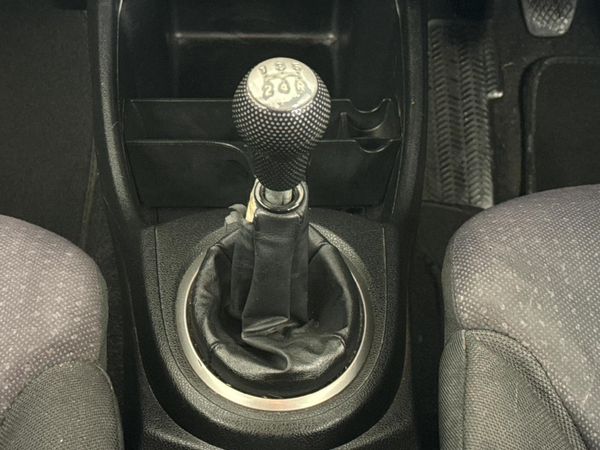 2010-Honda-Jazz-14i-LX image:10