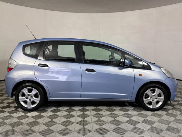 2010-Honda-Jazz-14i-LX image:16
