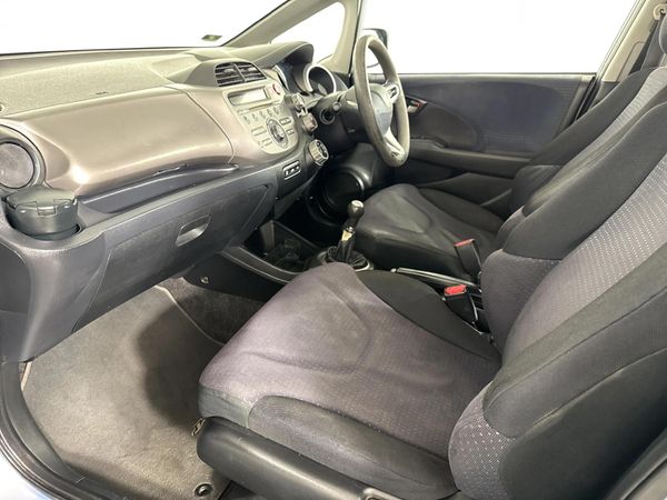 2010-Honda-Jazz-14i-LX image:8