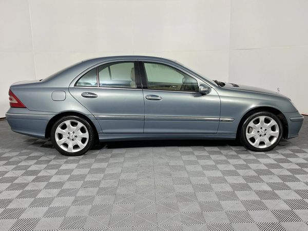 2007-Mercedes-Benz-C-Class-C-320-CDI-Elegance-Auto image:17