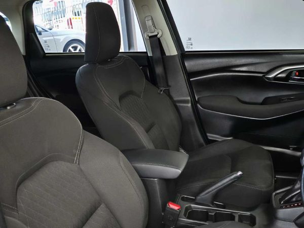 2025-Toyota-Urban-Cruiser-15-XR-Auto image:3
