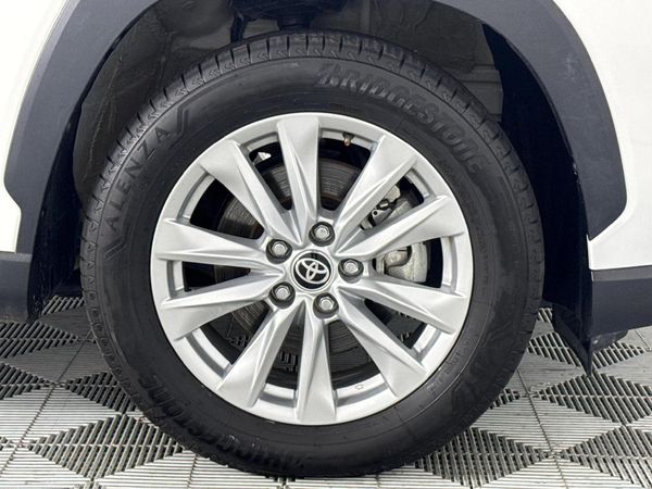 2025-Toyota-Corolla-Cross-18-XS image:5