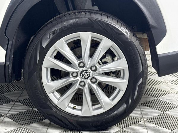 2025-Toyota-Corolla-Cross-18-XS image:6