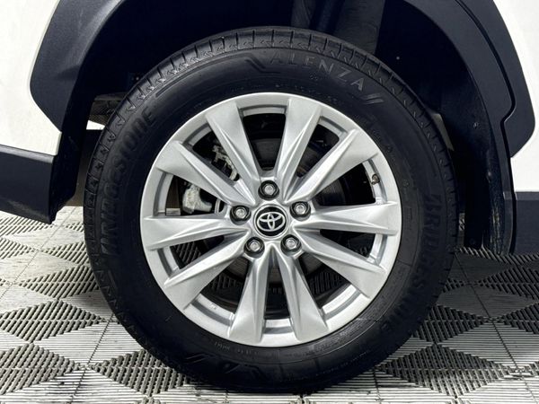 2025-Toyota-Corolla-Cross-18-XS image:7