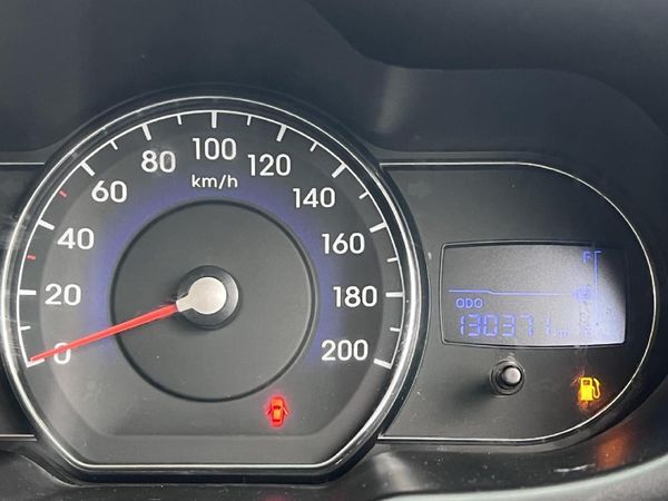 2014-Hyundai-i10-125-GLS-Fluid image:9