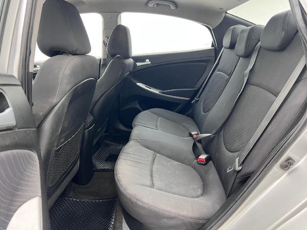 2016-Hyundai-Accent-16-GLS-Fluid-Auto image:9
