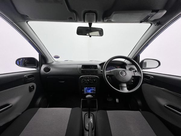 2005-Daihatsu-Charade-CX-Auto image:10