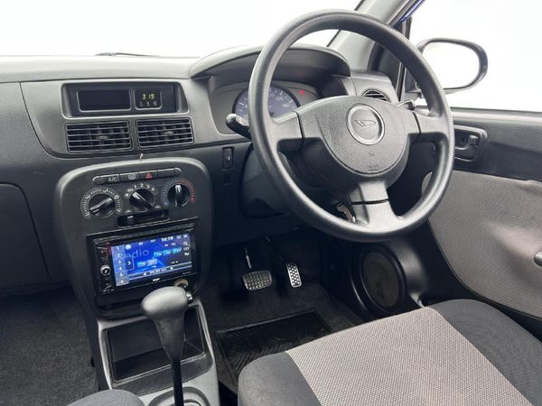 2005-Daihatsu-Charade-CX-Auto image:7