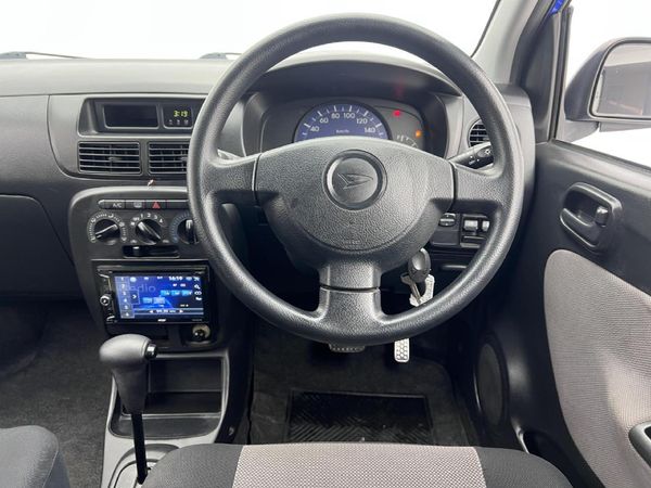 2005-Daihatsu-Charade-CX-Auto image:8