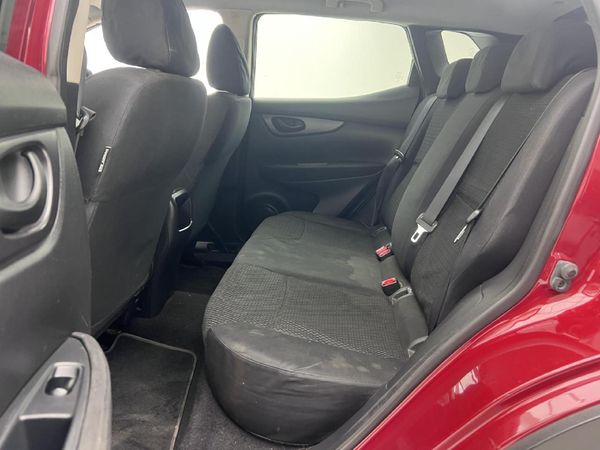 2015-Nissan-Qashqai-12T-Visia image:11