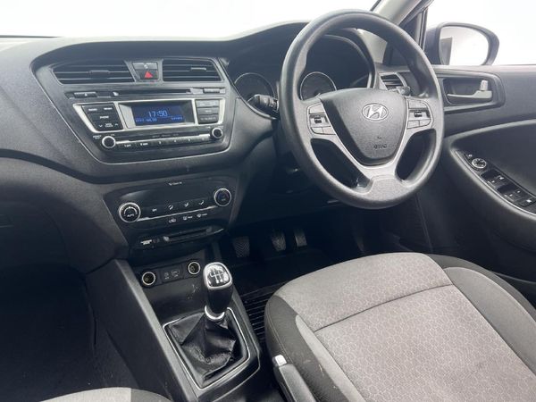 2015-Hyundai-i20-14-Fluid image:7
