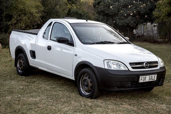 2010-Opel-Corsa-Utility-Corsa-14i-2010 image:2