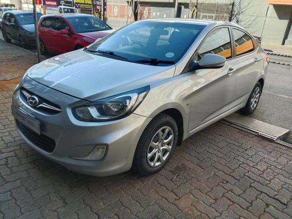 2012-Hyundai-Accent-16-GLS-Fluid image:2