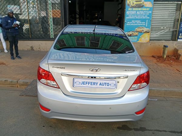 2012-Hyundai-Accent-16-GLS-Fluid image:3