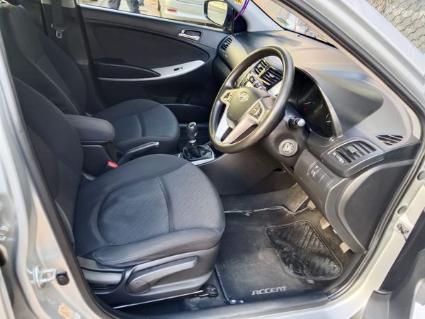 2012-Hyundai-Accent-16-GLS-Fluid image:7