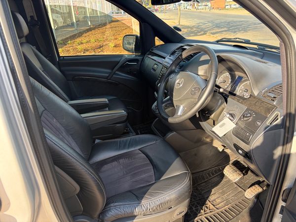 2011-Mercedes-Benz-Viano-30-CDI-Avantgarde-Auto image:9