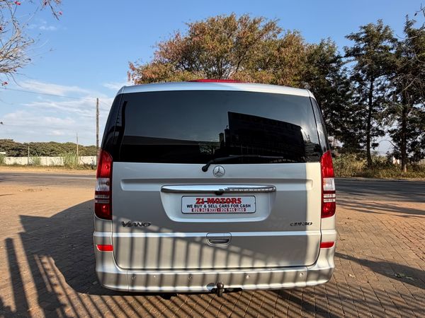 2011-Mercedes-Benz-Viano-30-CDI-Avantgarde-Auto image:5