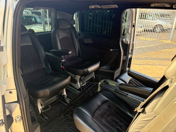 2011-Mercedes-Benz-Viano-30-CDI-Avantgarde-Auto image:6