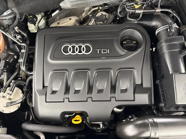 2014-Audi-Q3-20-TDI-quattro-Auto-130kW image:12
