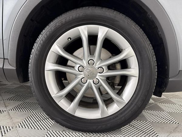 2014-Audi-Q3-20-TDI-quattro-Auto-130kW image:5